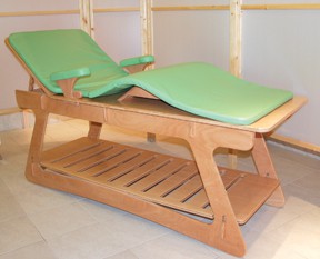 Drevené kozmetické lehátko